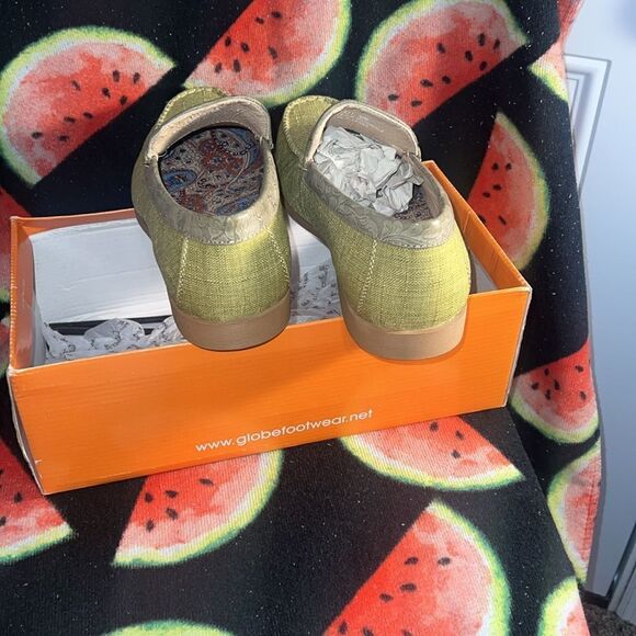 Globe Men's Tan Loafers - Picture 4 of 9